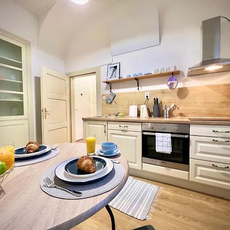 Elegant Apartment In Košice Eksteriør billede