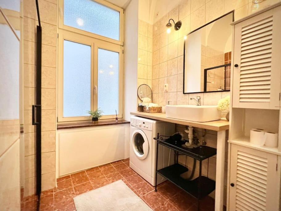 Elegant Apartment In Košice Eksteriør billede