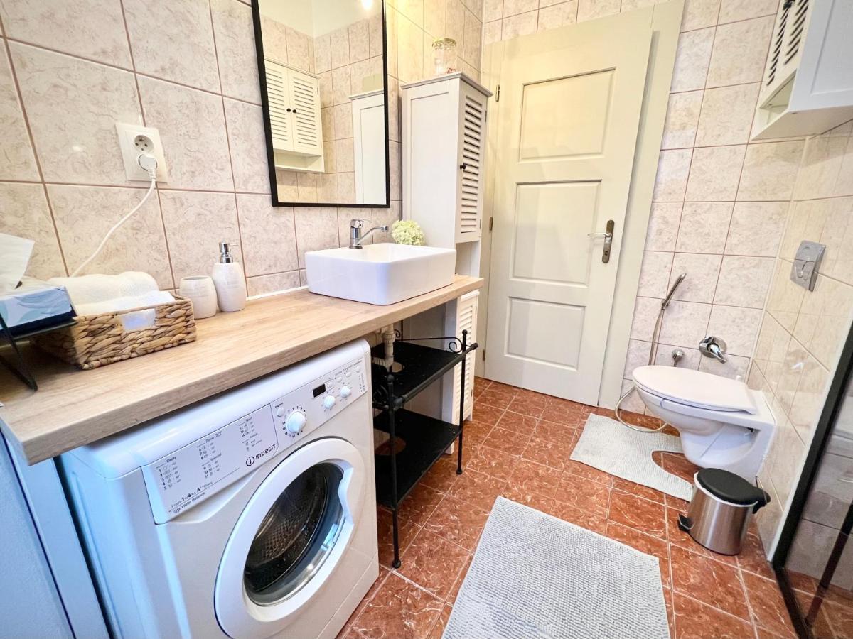 Elegant Apartment In Košice Eksteriør billede