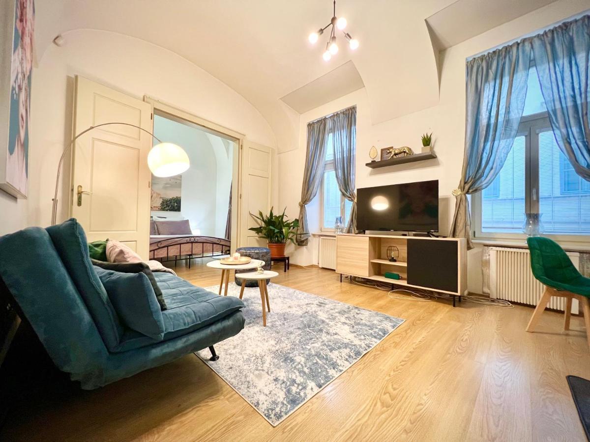 Elegant Apartment In Košice Eksteriør billede